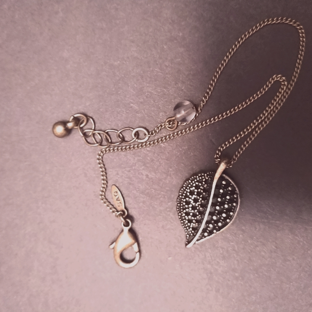 AVON SAQ signed Petite charm anklet